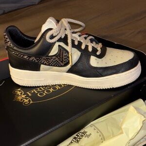 Nike Black and Cream Women's Sneakers